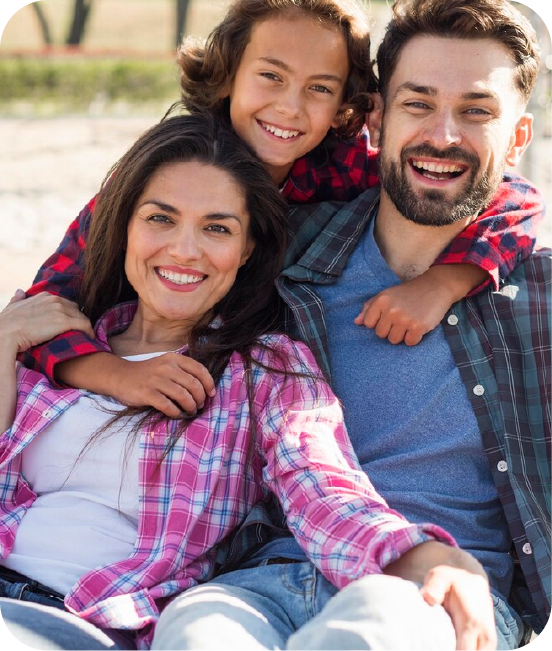 Familia protegida con un plan de salud